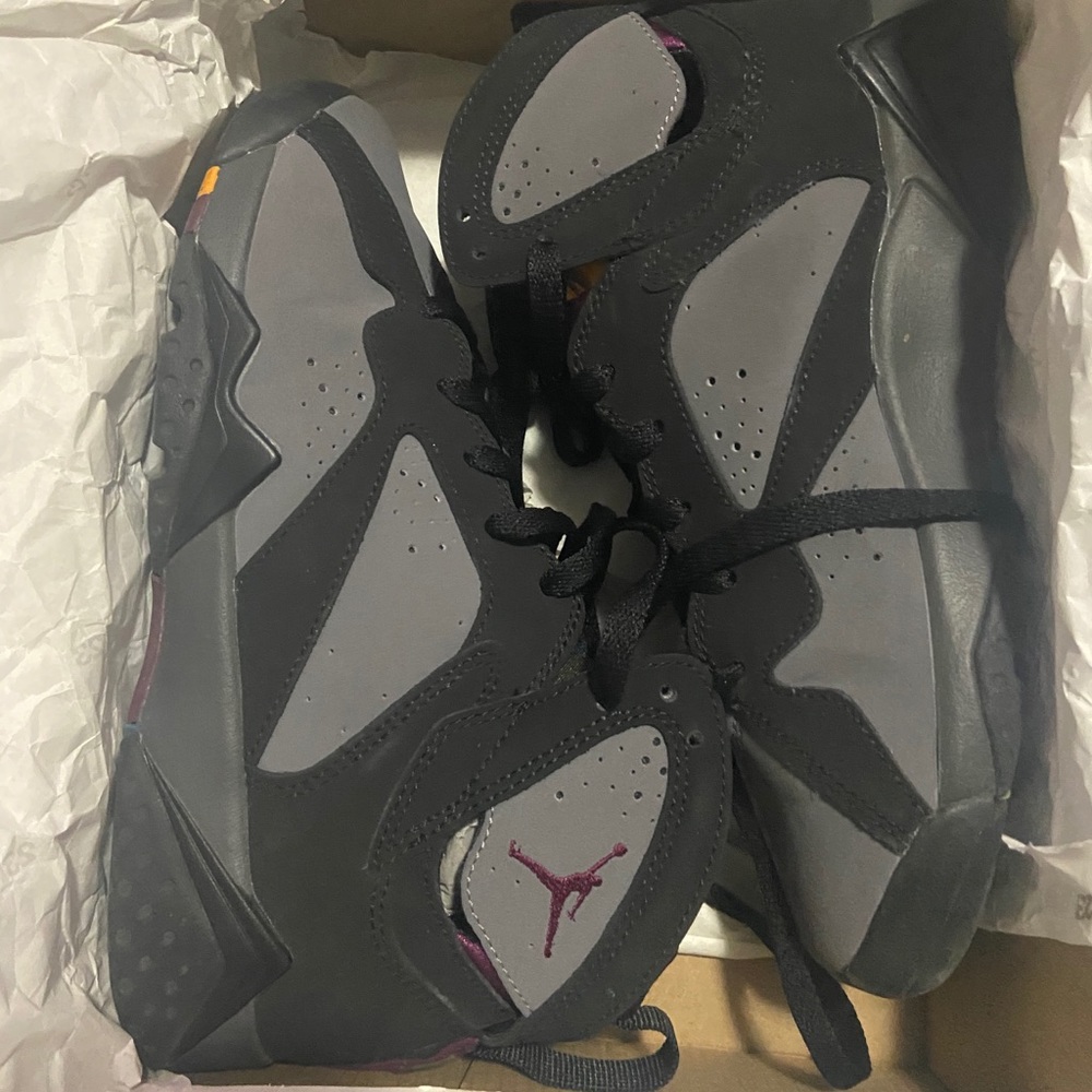 Air Jordan Retro Bordeaux 7 (2015) Size 5.5Y